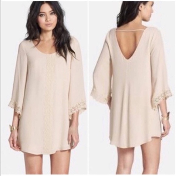 Astr Dresses & Skirts - ASTR Cream Lace Trim Bell Sleeve Shift Dress